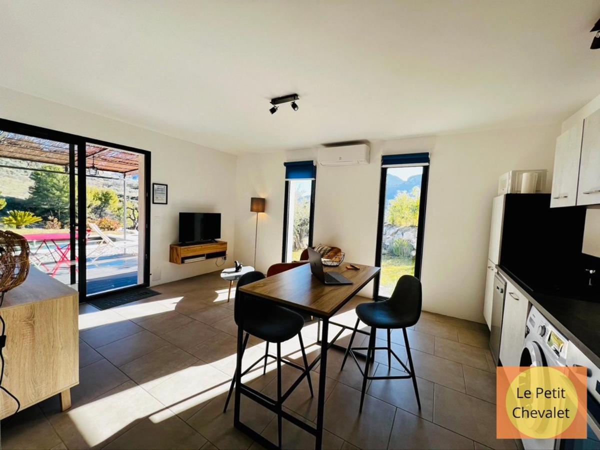 Logis Des Roches: Three With Exceptional Views Buis-les-Baronnies