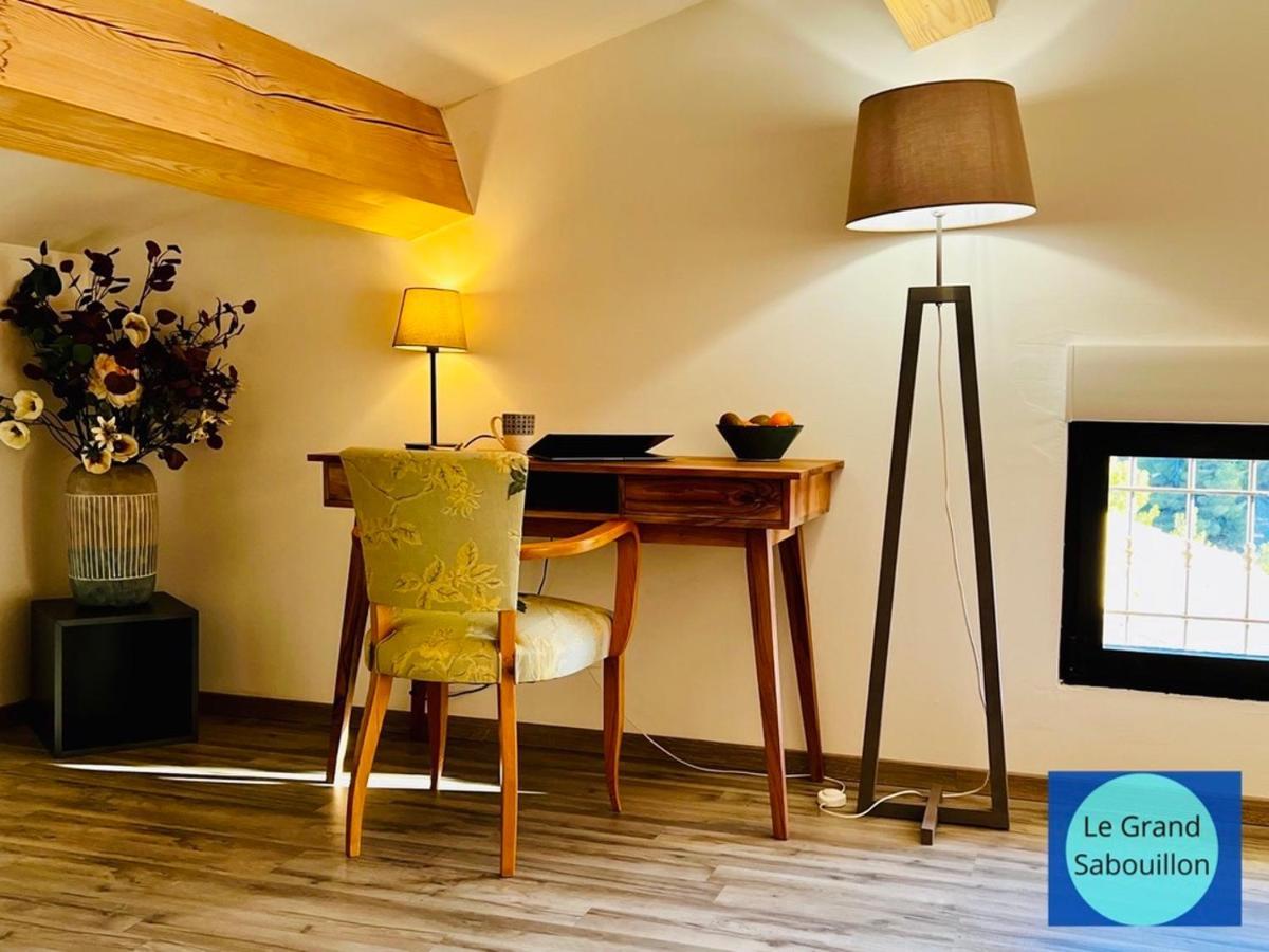 Logis Des Roches: Three With Exceptional Views Buis-les-Baronnies