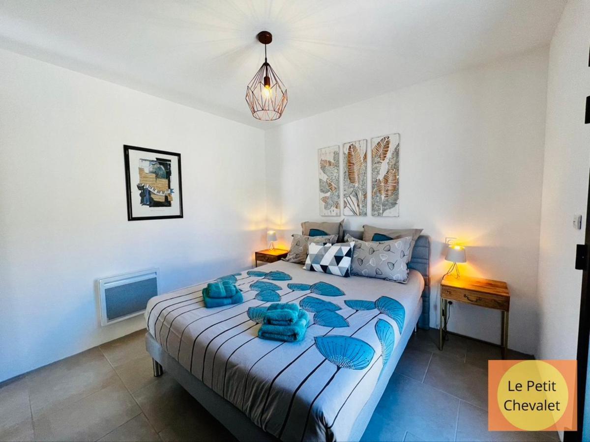 Logis Des Roches: Three With Exceptional Views Apartment