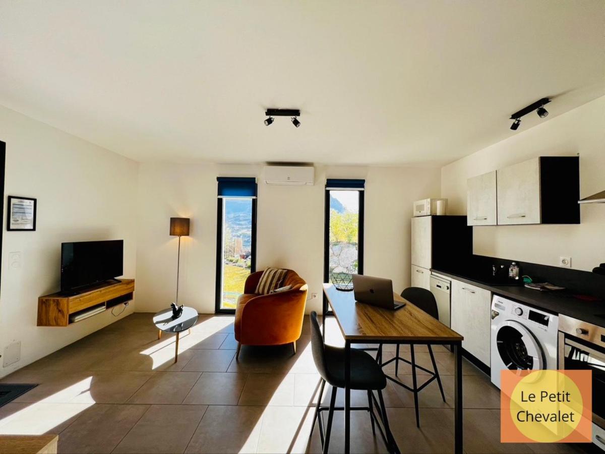 Logis Des Roches: Three With Exceptional Views Apartment *