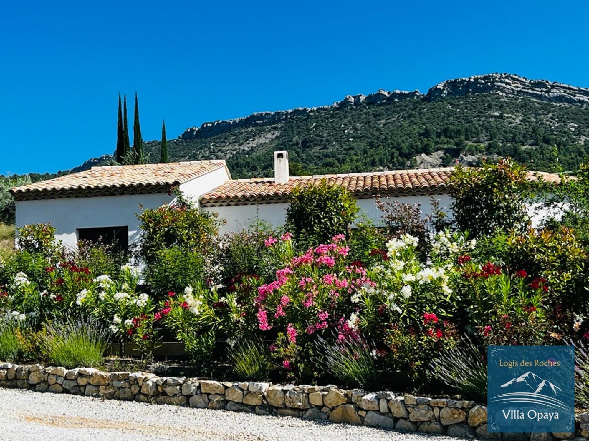 Logis Des Roches: Three With Exceptional Views Buis-les-Baronnies