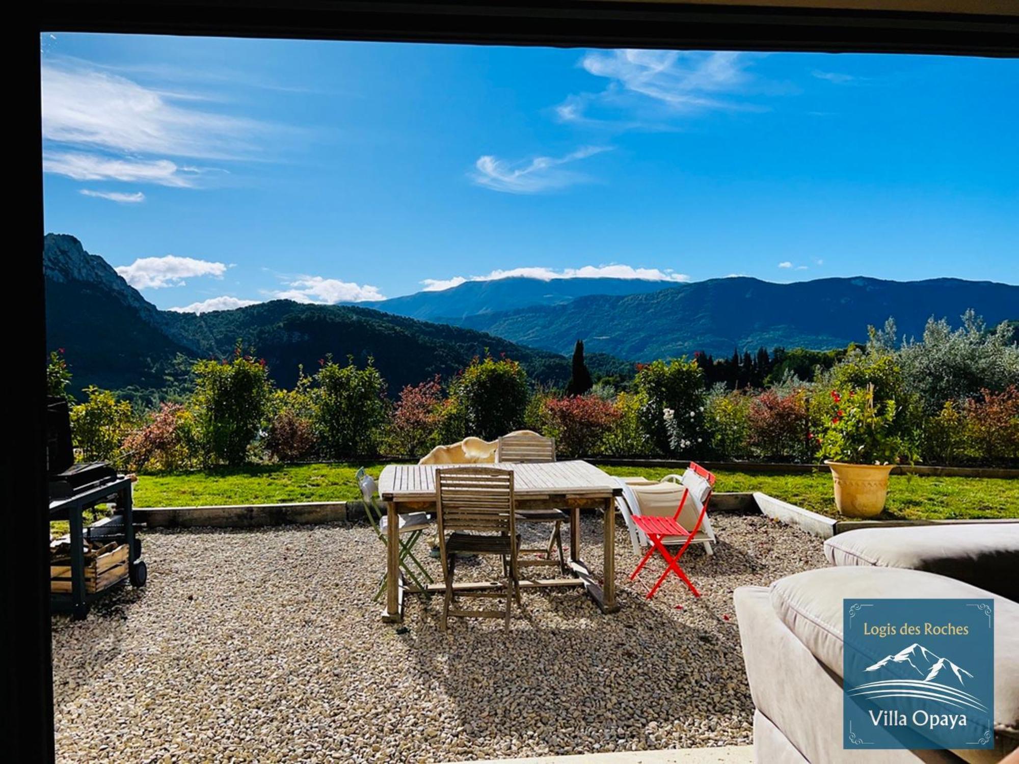 Logis Des Roches: Three With Exceptional Views Apartment