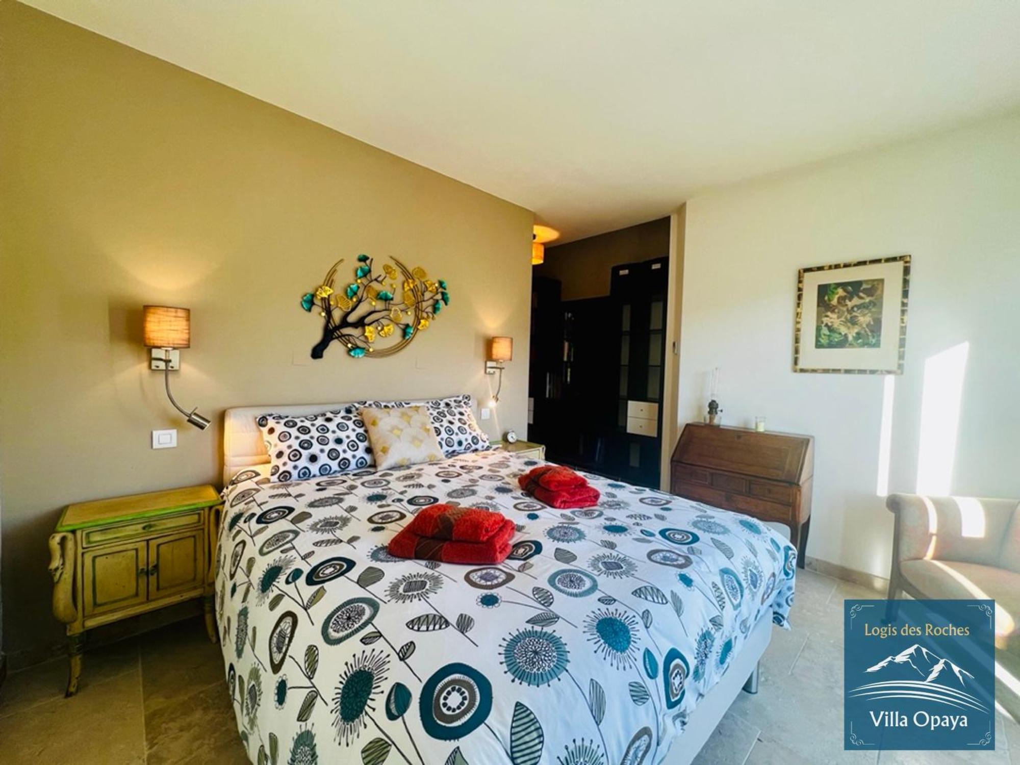 Logis Des Roches: Three With Exceptional Views * Buis-les-Baronnies