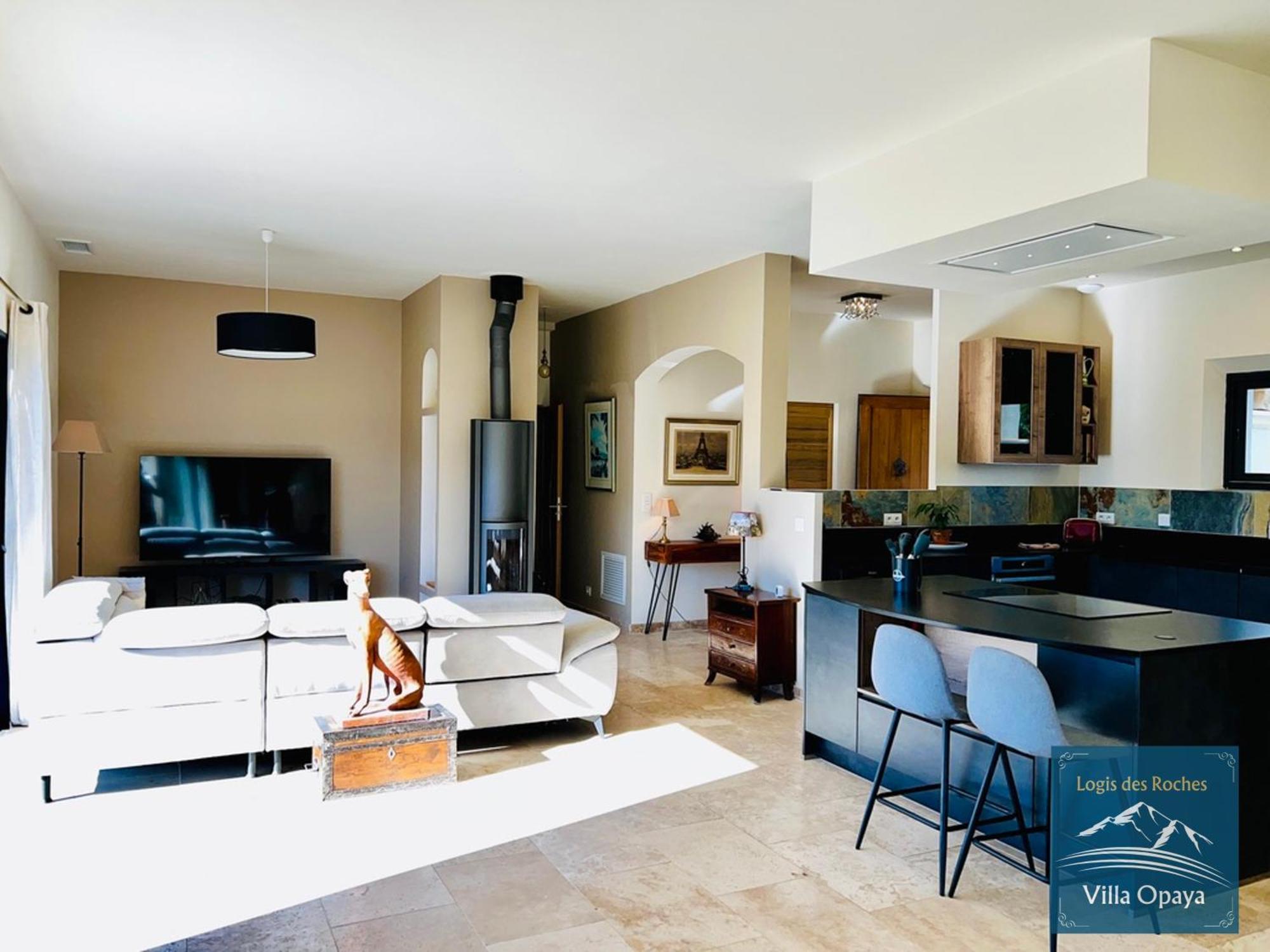 Logis Des Roches: Three With Exceptional Views Apartment