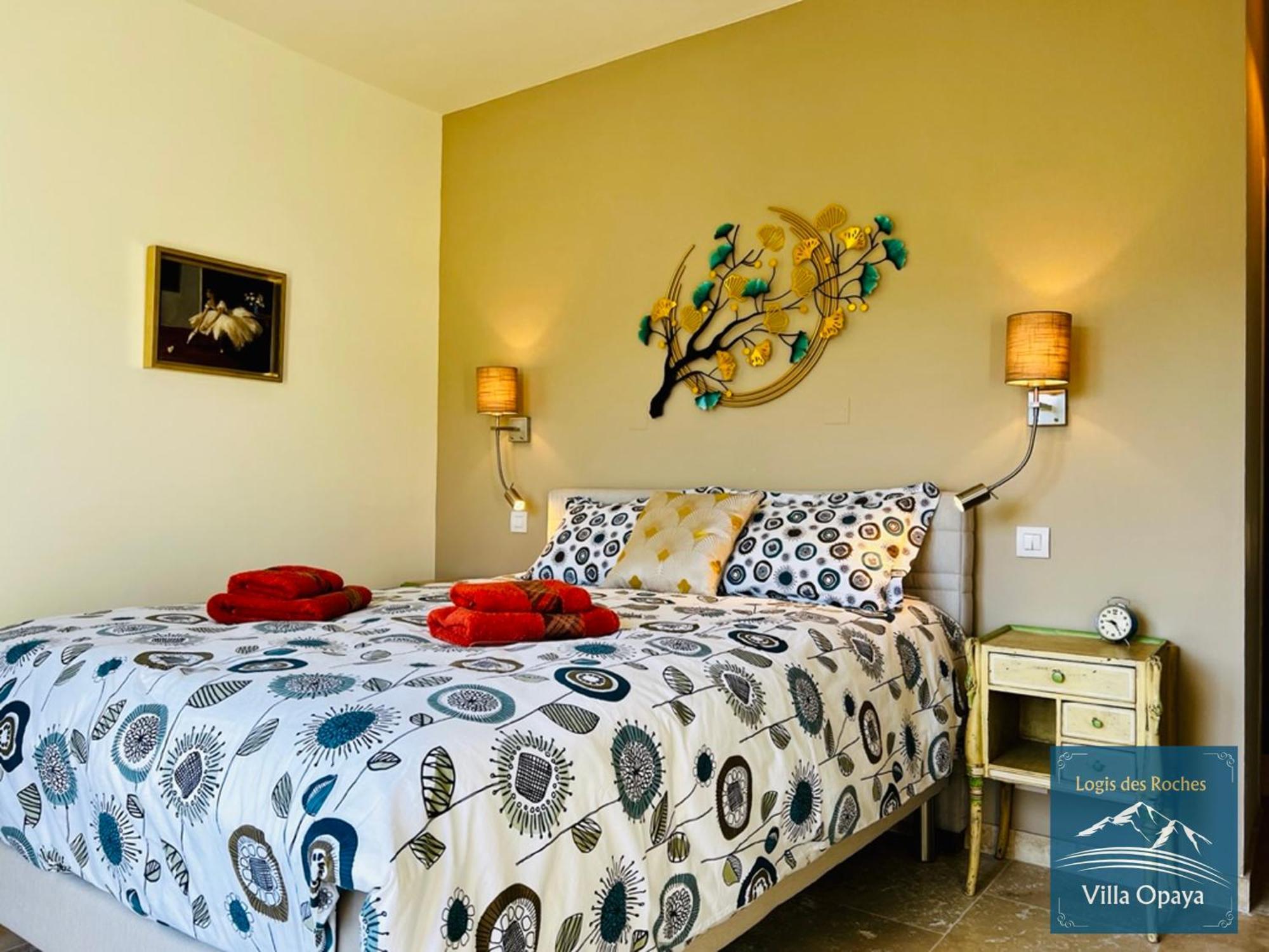 Logis Des Roches: Three With Exceptional Views Apartment